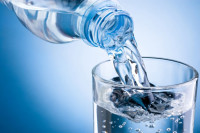 Doktori riješili dilemu: Kada je najbolje popiti vodu, a kada to ne treba činiti