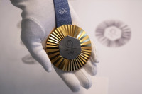 Жељезо са Ајфелове куле у олимпијским медаљама