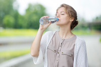Колико воде треба пити сваки дан да бисте смршавили