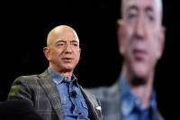 Džef Bezos prodao akcije „Amazona“ za dvije milijarde dolara