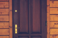 Подстанар замијенио врата и браву: Власница већ седам година не може да уђе у стан