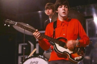 Полу Макартнију враћена украдена бас гитара послије више од 50 година