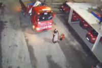 Nesvakidašnja prosidba u Jajcu: Zaprosio djevojku uz pomoć kamiona (VIDEO)