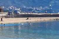Na Jadranskoj obali počela sezona kupanja