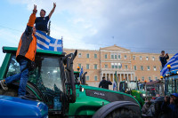 Grčki poljoprivrednici došli traktorima u Atinu na protest