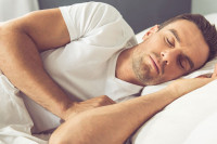 Ове позе за спавање спријечавају бол у леђима