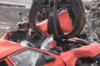 Погледајте како полиција уништава возила бахатих возача из БиХ (ВИДЕО)