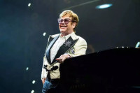Stvari Eltona Džona prodate na aukciji za osam miliona dolara