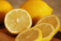 Šta možete s iscijeđenim polovinama limuna?