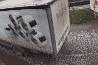 Камионом оштетио сигнализацију на пружном прелазу у Врбањи (ВИДЕО)