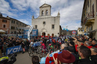 Čak 130 biciklista pobjeglo sa trke kad su vidjeli doping kontrolu