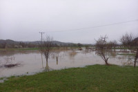 Izlila se Una, u Kostajnici zaplavljeno nekoliko vikendica