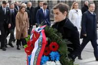 Брнабић и чланови владе положили венце поводом годишњице убиства Зорана Ђинђића