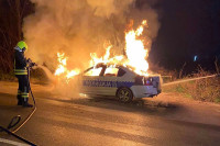 Gorio policijski auto u Banjaluci (FOTO, VIDEO)