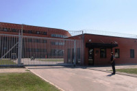 Užas u zatvoru u Padinskoj skeli: Preminuo osuđenik, sumnja se da je silovan drškom od metle