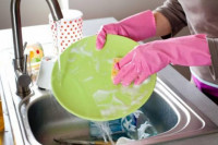 Evo kako pranje suđa pozitivno utiče na vaš mozak