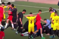 Uznemirujuće: Fudbaler dobio udarac u glavu pa preminuo!