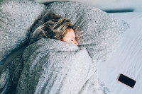 Никако не спавајте у овој пози: Киропрактичар упозорава да изазива срчане проблеме и мигрену