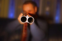 Маскирани мушкарац уз пријетњу пушком опљачкао 6.000 КМ из кладионице