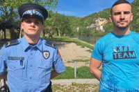 Полицајци Суботић и Митровић трче за лијечење суграђанке