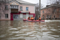 Ниво воде Урала порастао за готово пола метра: Евакуисано 7.700 људи, потопљено до 12.800 кућа