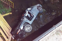 Detalji saobraćajke kod Kotor Varoša: Dva mladića povrijeđena u slijetanju ”audija” u rijeku