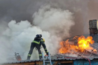 Požar u novosadskom Bangladešu, na terenu 13 vatrogasaca sa sedam vozila