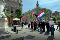 Ekstremisti mahali crnim zastavama pred pravoslavnom crkvom u Zagrebu i puštali Tompsonove pjesme