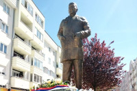 Stao u odbranu Srpske kad je bilo najteže: Obilježena godišnjica smrti doktora Laze