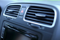 Како исправно очистити климу у аутомобилу?