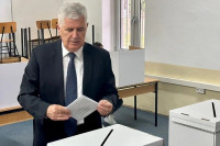 Човић гласао у Мостару, подржао актуелну Владу Андреја Пленковића