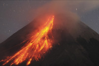 Erupcija vulkana u Indoneziji, evakuisano 800 ljudi
