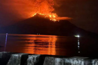 Ерупција вулкана у Индонезији: Затворен аеродром, евакуисани мјештани