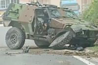 Саобраћајка код Сребреника: Возач изгубио контролу, оклопњак ЕУФОР-а остао без точка (ВИДЕО)