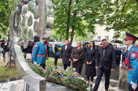 Cvijanovićeva,Stevandić i predstavnici grada položili vijence na spomenik "12 beba"
