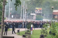 Pogledajte kako su navijači Partizana krenuli ka Zvezdinom stadionu (VIDEO)
