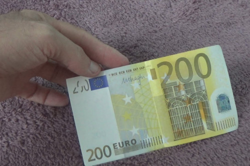 ”Растурали” лажне евре по Српској: Ухапшене три особе