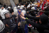Хаос у Истанбулу: Приведено више од 200 људи, полиција распоредила снајперисте