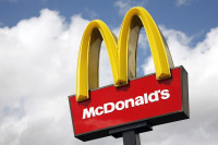 Мекдоналдс мијења пословну политику, почеће да продаје веће хамбургере