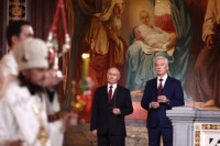 Васкршња литургија у Саборном храму у Москви: Патријарх и Путин размијенили поклоне (ВИДЕО)