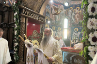 Episkop Fotije: Da Srbi žive vaskrsenjem Hristovim, da se vrate sebi, Crkvi i Bogu
