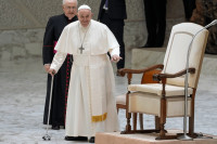 Папа честитао Васкрс: Нека васкрсли Господ испуни све заједнице миром