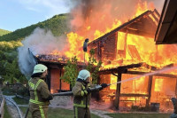 Drama Italijana u Ribniku: Izbjegli požar u zadnji čas, ostali bez stvari i dokumenata (VIDEO)