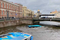 Autobus sa mosta upao u rijeku, četvoro putnika poginulo (VIDEO)