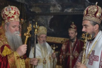 Бесједа митрополита Јоаникија у манастиру Острог