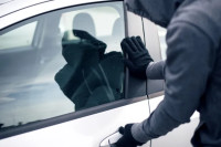 Како да се заштитите: Полиција упозорава на трикове крадљиваца аута