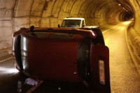 Тешка несрећа код Вишеграда: Словенац се аутом преврнуо у тунелу