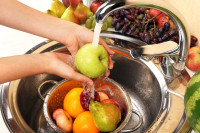 Ево како правилно очистити воће и поврће