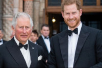 Princ Hari i kralj Čarls žele da se pomire, ali ih jedna osoba ''koči''?