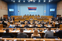 Почела сједница, парламент заузима став о резолуцији о Сребреници